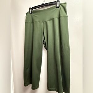 EUC Like New Women’s L FILA Army Green Workout Pants.